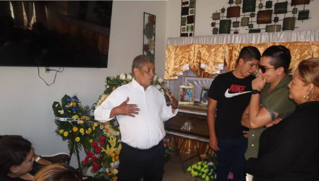 Familia, futbolistas y directivos despiden en velorio a la leyenda Hermelindo Cantarero
