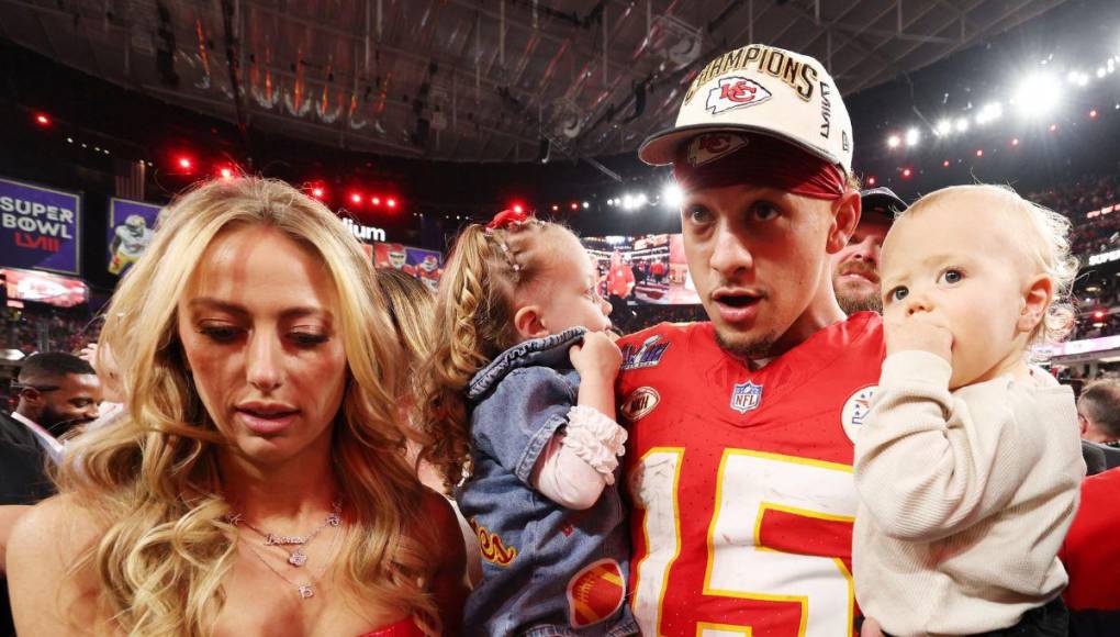 Mahomes leyenda y beso de Taylor Swift: la celebración de los Chiefs