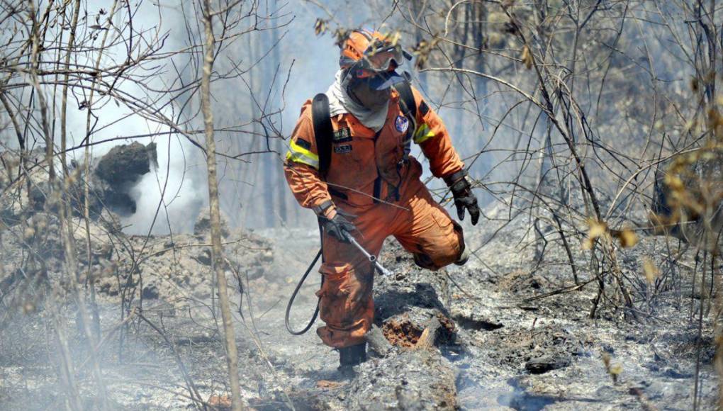 Desolación y aire contaminado en la capital dejan incendios forestales en La Tigra