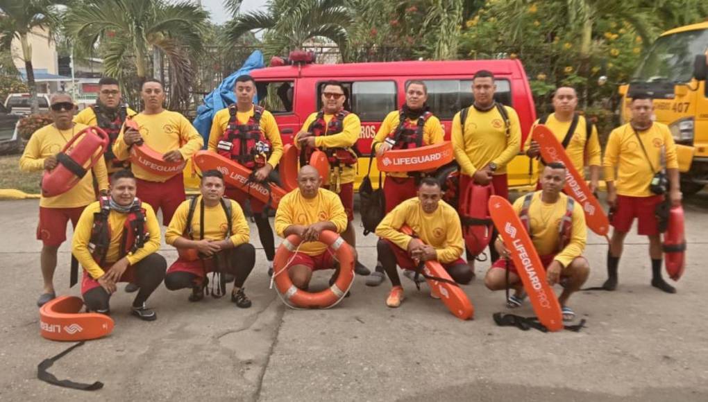 Así fueron los rescates de varios hondureños en ríos y playas durante la Semana Santa