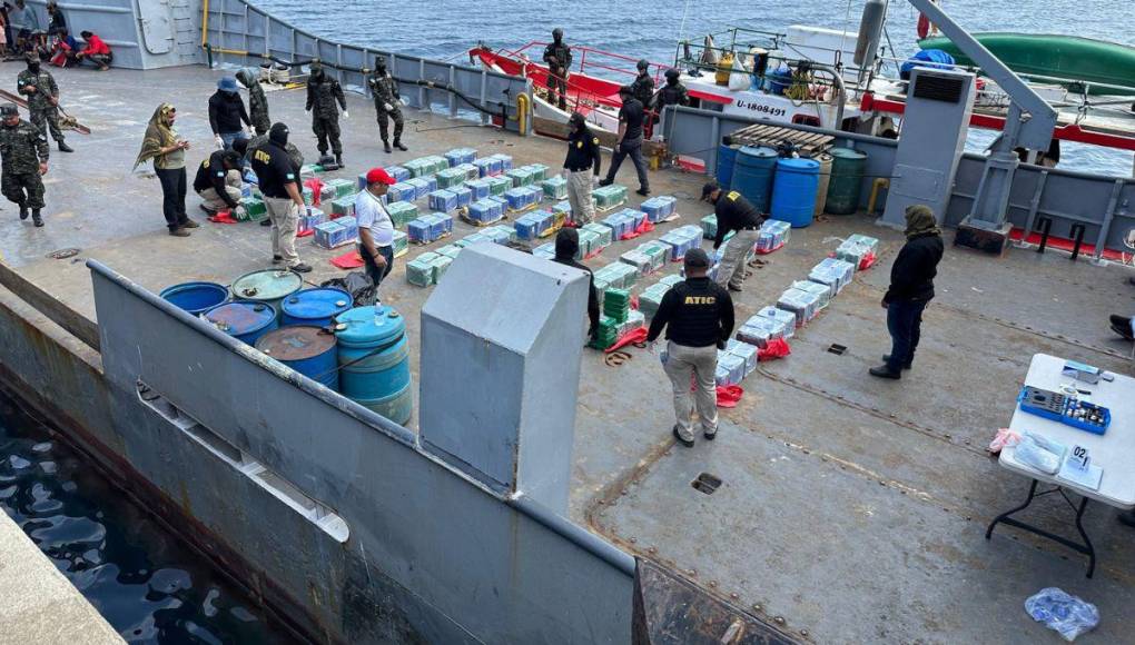 Más de 1.3 toneladas de droga traían embarcaciones incautadas en Islas de la Bahía