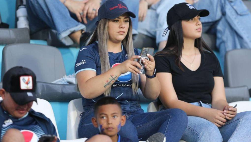 Ambientazo en el Estadio Nacional antes del clásico entre Olimpia y Motagua