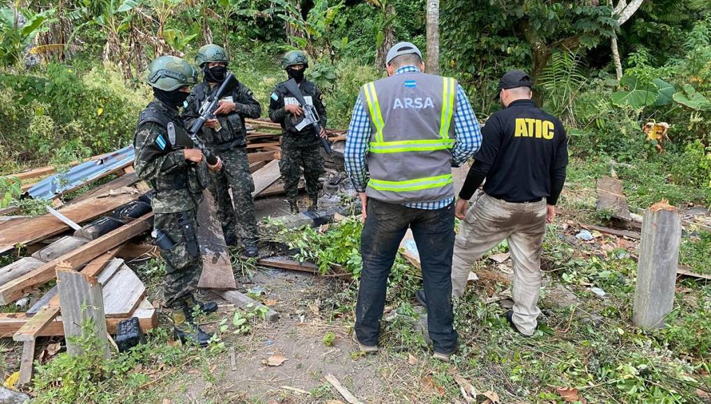 Ocultos en el fondo de un pozo, hallan cuerpos de dos personas en Quimistán