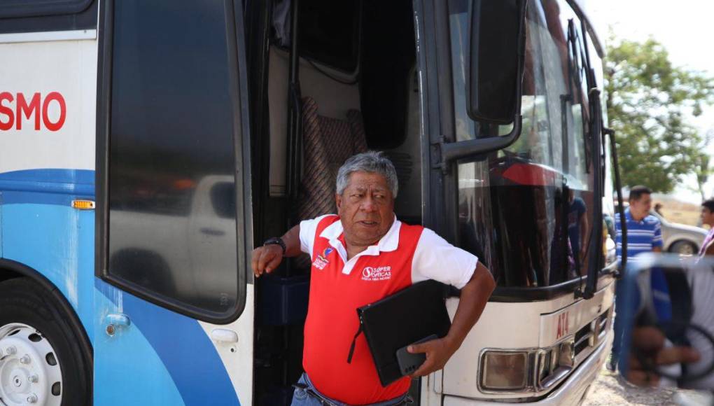 ¡El Emilio Williams se viste de Azul y Naranja! Bellezas deslumbran para el Motagua vs Lobos