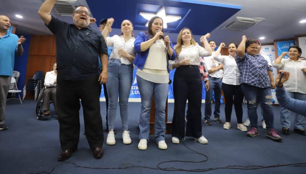 Sin presencia de líderes del Partido Nacional, Ana García presenta precandidatura