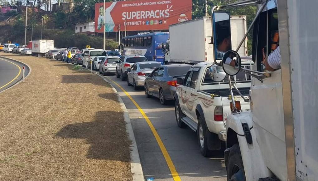 Largas filas en El Durazno por protesta de pacientes renales