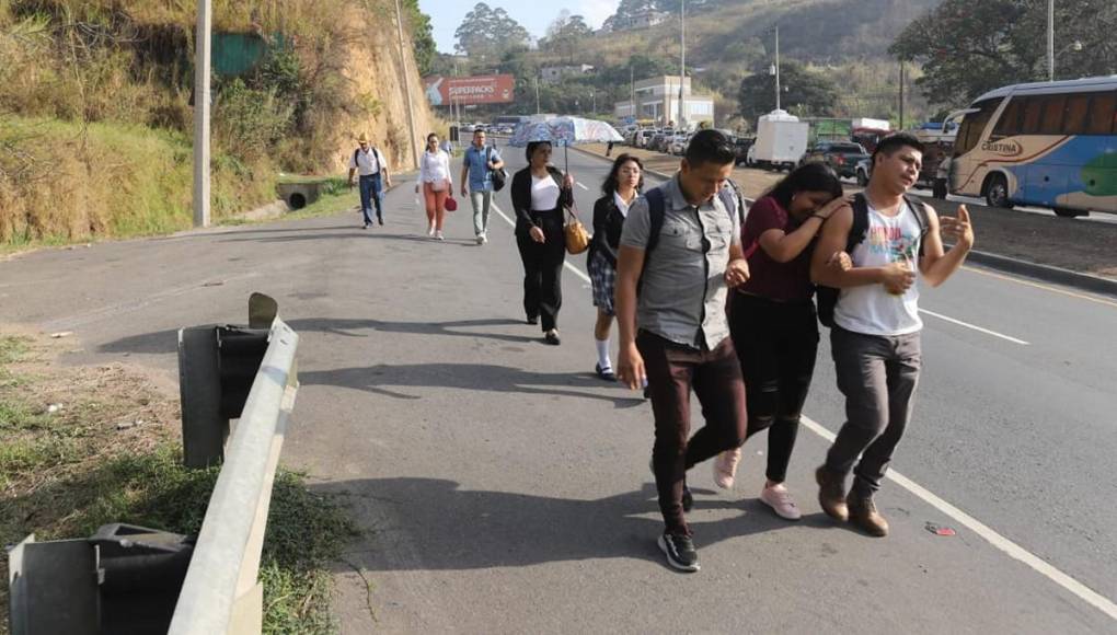 Largas filas en El Durazno por protesta de pacientes renales