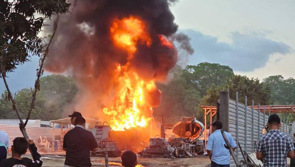 Imágenes de explosión de cisternas de combustible en San Pedro Sula