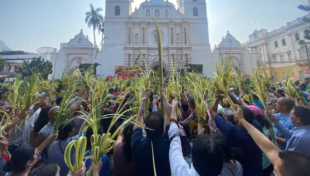 Así se vive el Domingo de Ramos en diferentes partes de Honduras