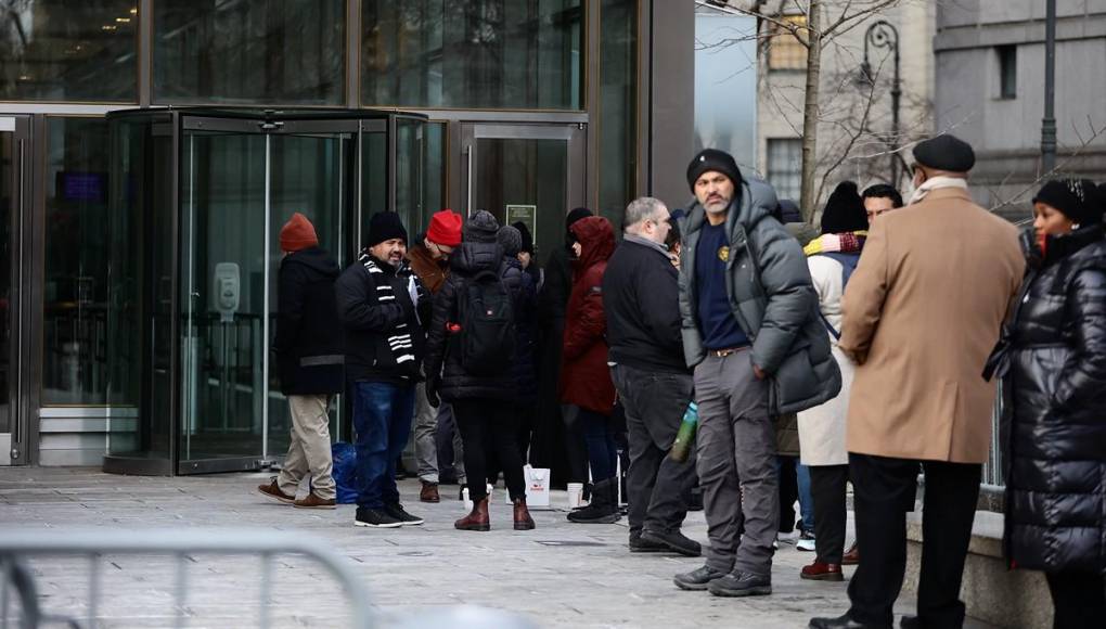 El ambiente en la Corte previo al segundo día de juicio de JOH