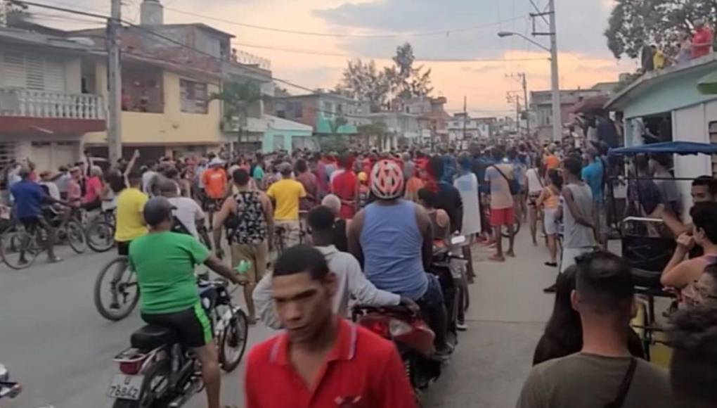 “No hay pan, leche ni agua”: Cubanos narran pesadilla que viven por escasez de alimentos