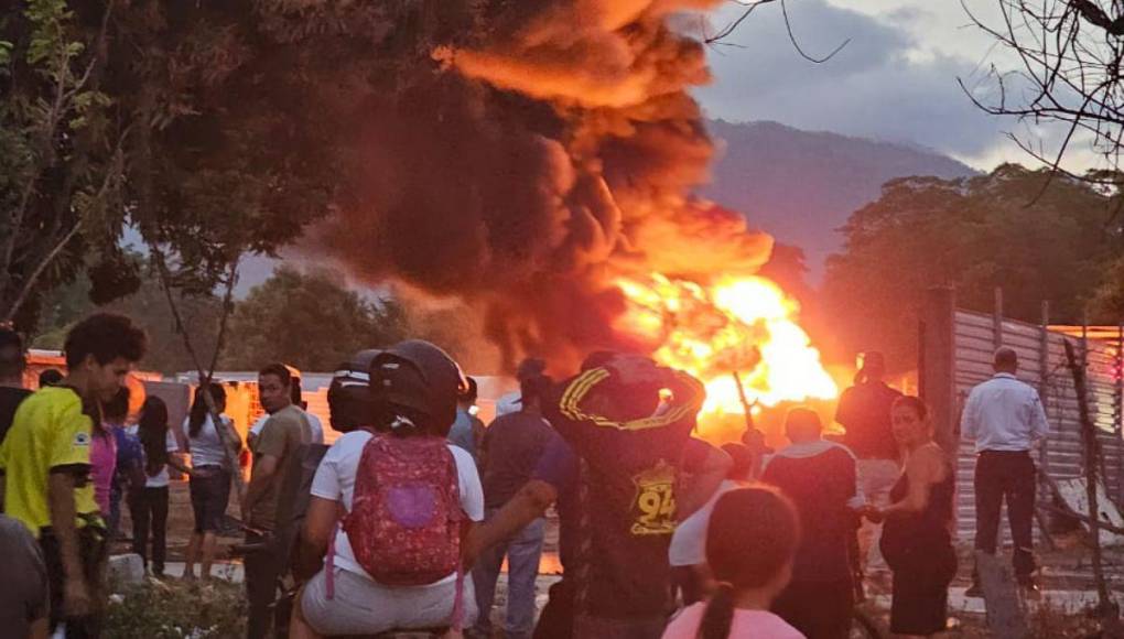 Imágenes de explosión de cisternas de combustible en San Pedro Sula