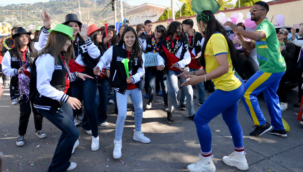 Colorido comienzo para los Seniors 2024 de la Interamerican School