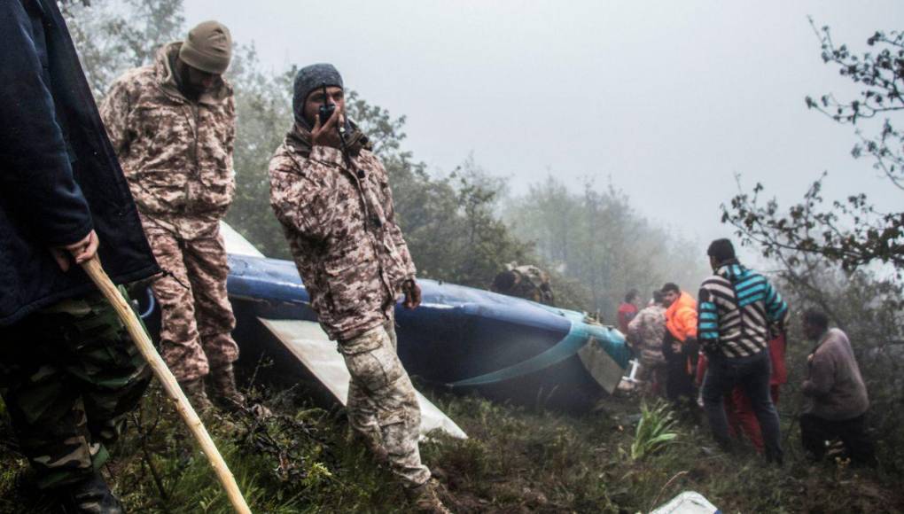 Imágenes del rescate de cuerpos de accidente de helicóptero donde murió presidente iraní