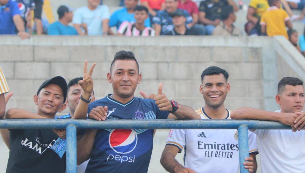 ¡El Emilio Williams se viste de Azul y Naranja! Bellezas deslumbran para el Motagua vs Lobos