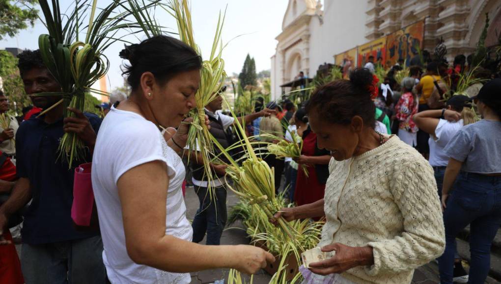 Con mucho fervor, capitalinos celebran el Domingo de Ramos