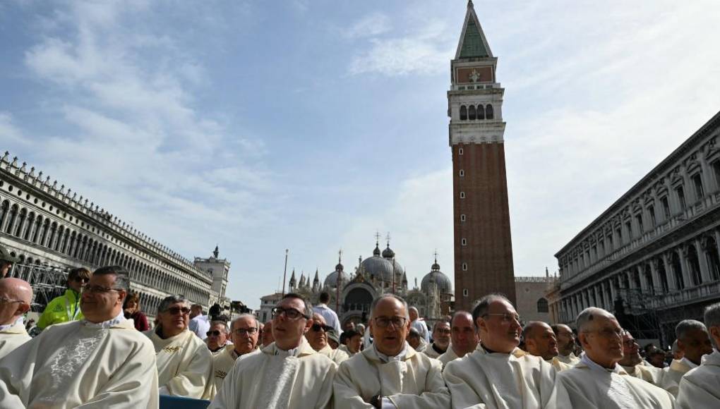 Así fue la multitudinaria misa del papa Francisco en Venecia