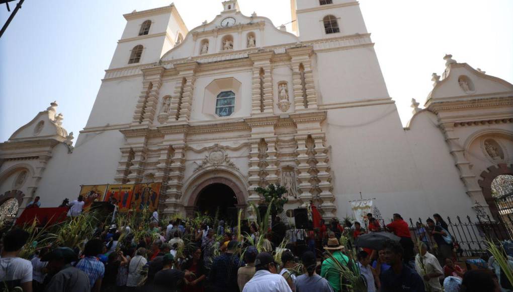 Con mucho fervor, capitalinos celebran el Domingo de Ramos