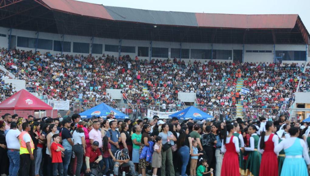 Evangélicos reciben la Semana Santa con masivo concierto en la capital