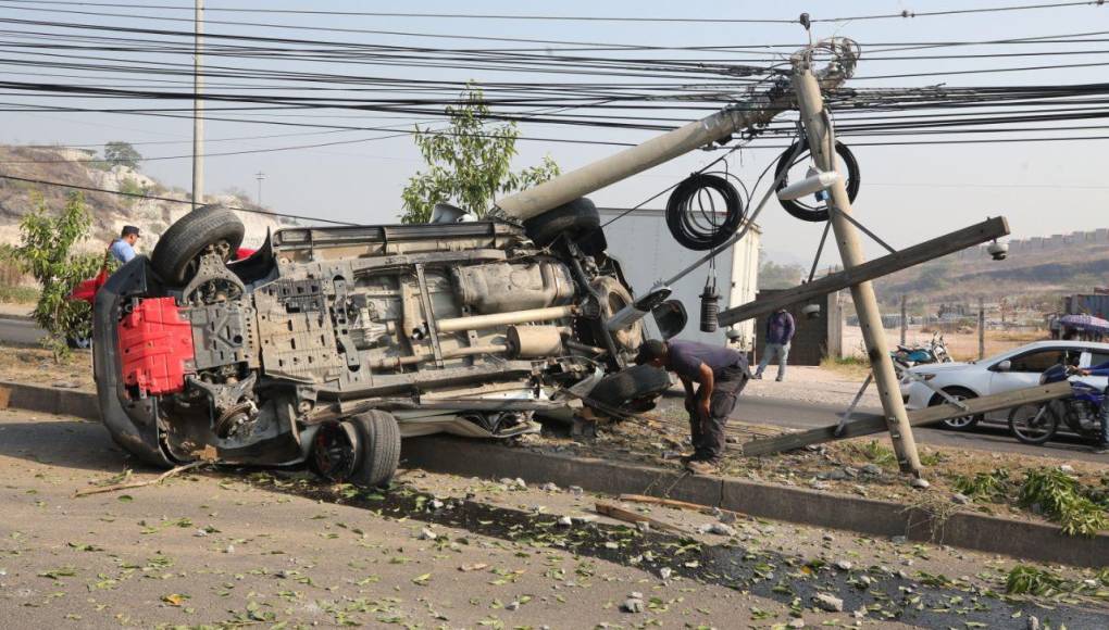 Imágenes del accidente en el anillo periférico que dejó un muerto y dos heridos