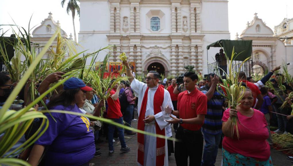 Con mucho fervor, capitalinos celebran el Domingo de Ramos