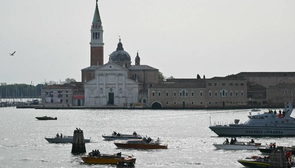 Así fue la multitudinaria misa del papa Francisco en Venecia