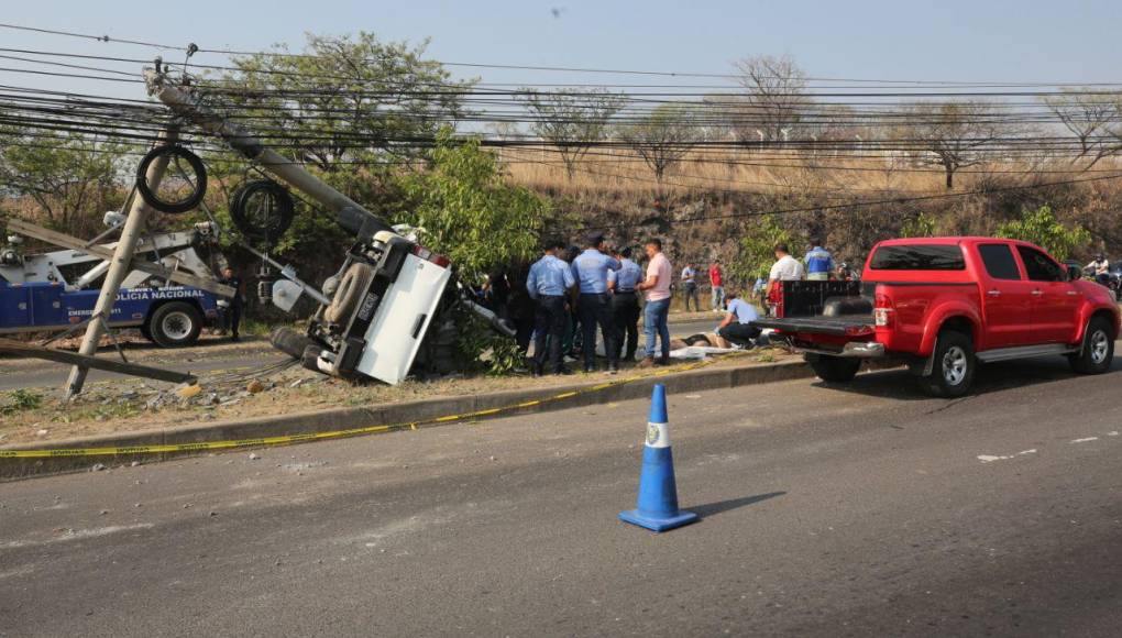 Imágenes del accidente en el anillo periférico que dejó un muerto y dos heridos