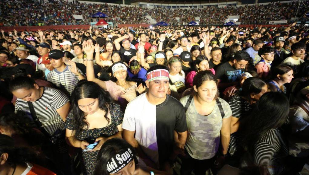 Evangélicos reciben la Semana Santa con masivo concierto en la capital