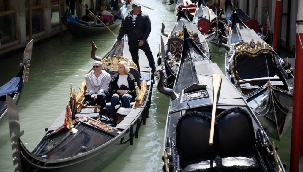 Así fue la multitudinaria misa del papa Francisco en Venecia