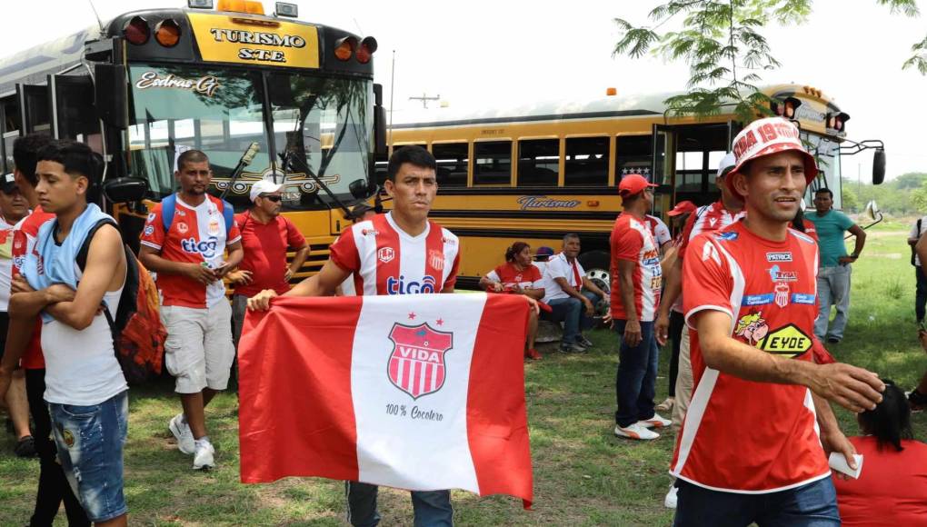 La Marea Roja armó un ambientazo en Choluteca para no dejar solo a su amado Vida