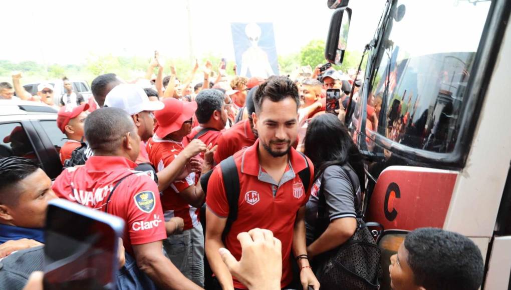 La Marea Roja armó un ambientazo en Choluteca para no dejar solo a su amado Vida