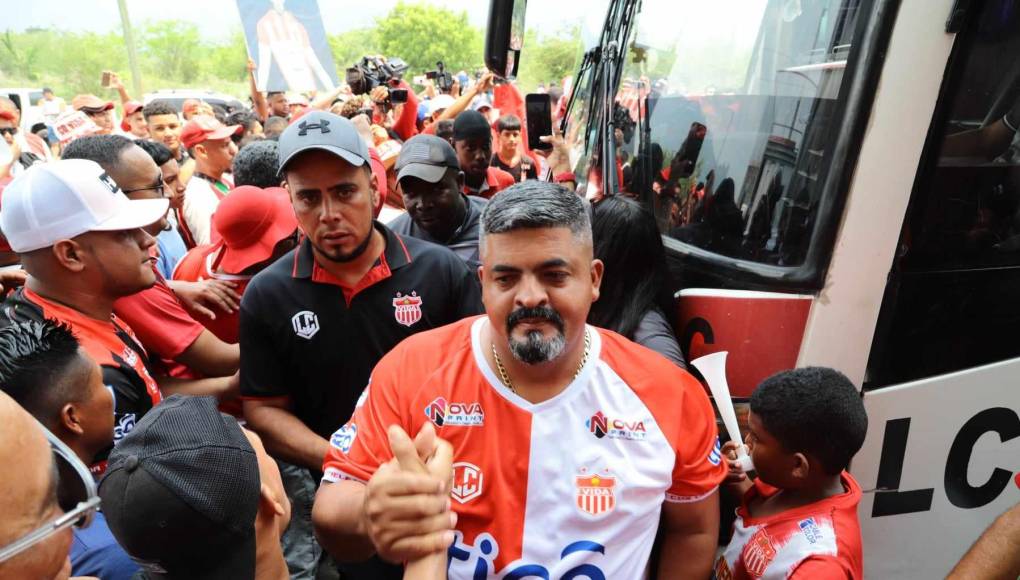 La Marea Roja armó un ambientazo en Choluteca para no dejar solo a su amado Vida