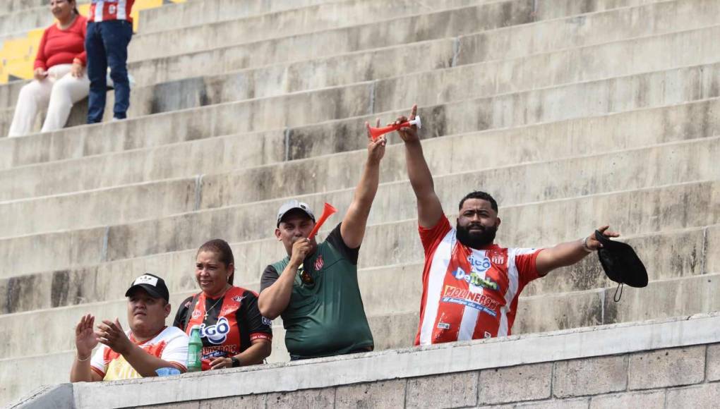 La Marea Roja armó un ambientazo en Choluteca para no dejar solo a su amado Vida