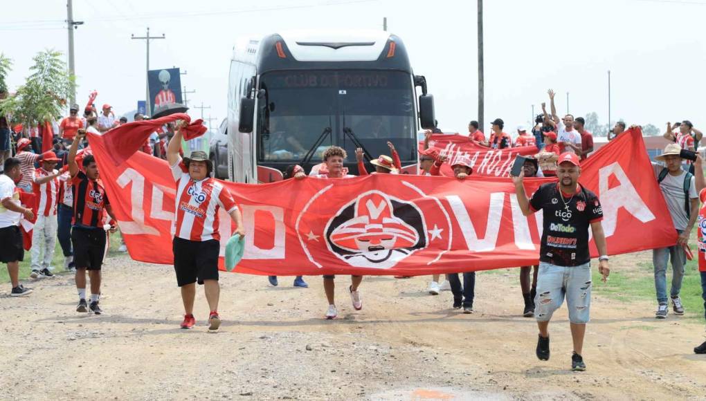 La Marea Roja armó un ambientazo en Choluteca para no dejar solo a su amado Vida