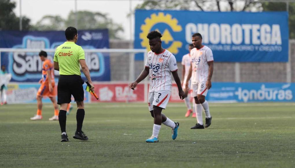 Desgarradoras imágenes de jugadores del Vida tras descender a segunda división