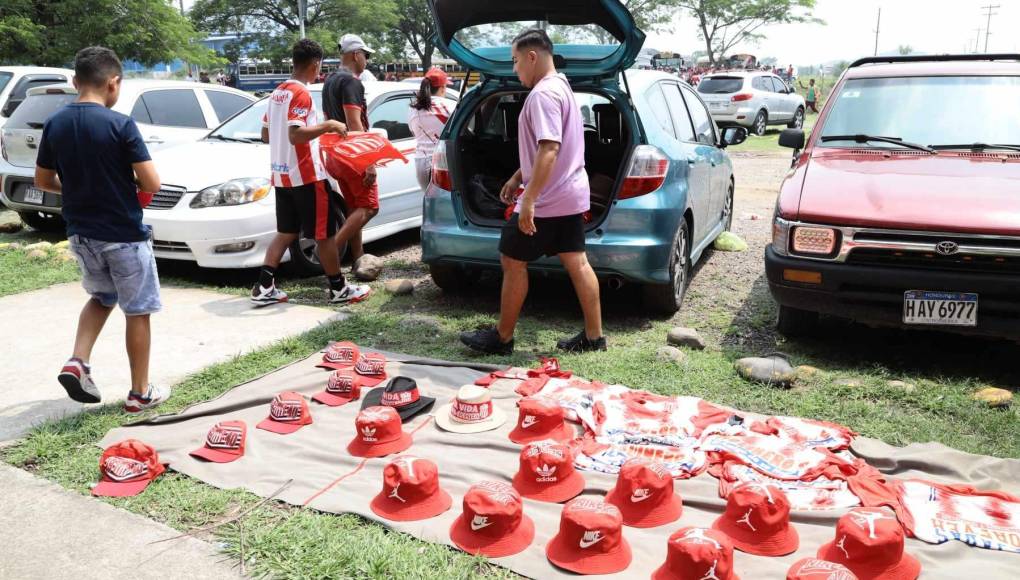 La Marea Roja armó un ambientazo en Choluteca para no dejar solo a su amado Vida