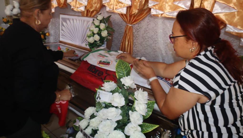 Familia, futbolistas y directivos despiden en velorio a la leyenda Hermelindo Cantarero