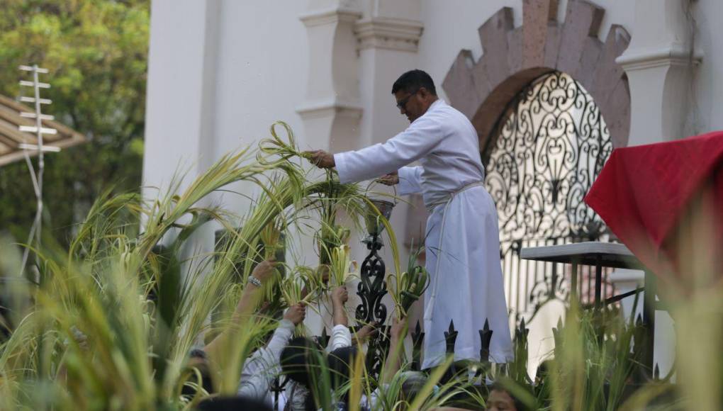 Con mucho fervor, capitalinos celebran el Domingo de Ramos