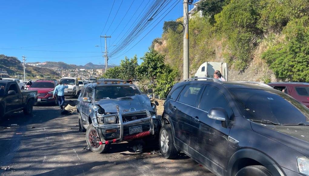 Las primeras imágenes del accidente provocado por rastra en el anillo periférico