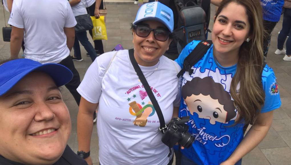 Marchan por la concientización sobre el autismo en la capital