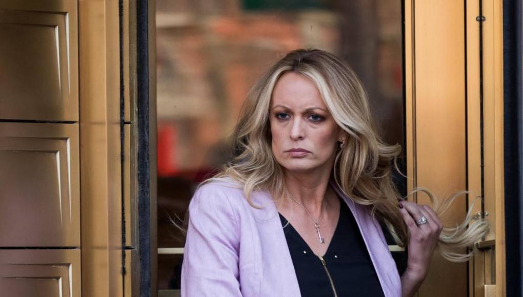 Trump la esperó con flores y pijama de seda: los detalles que declaró Stormy Daniels