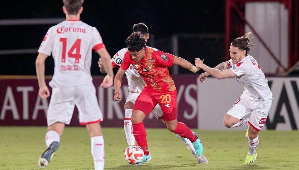 Joshua Canales, salió del Olimpia, pasó por Liga MX y ahora juega en Herediano