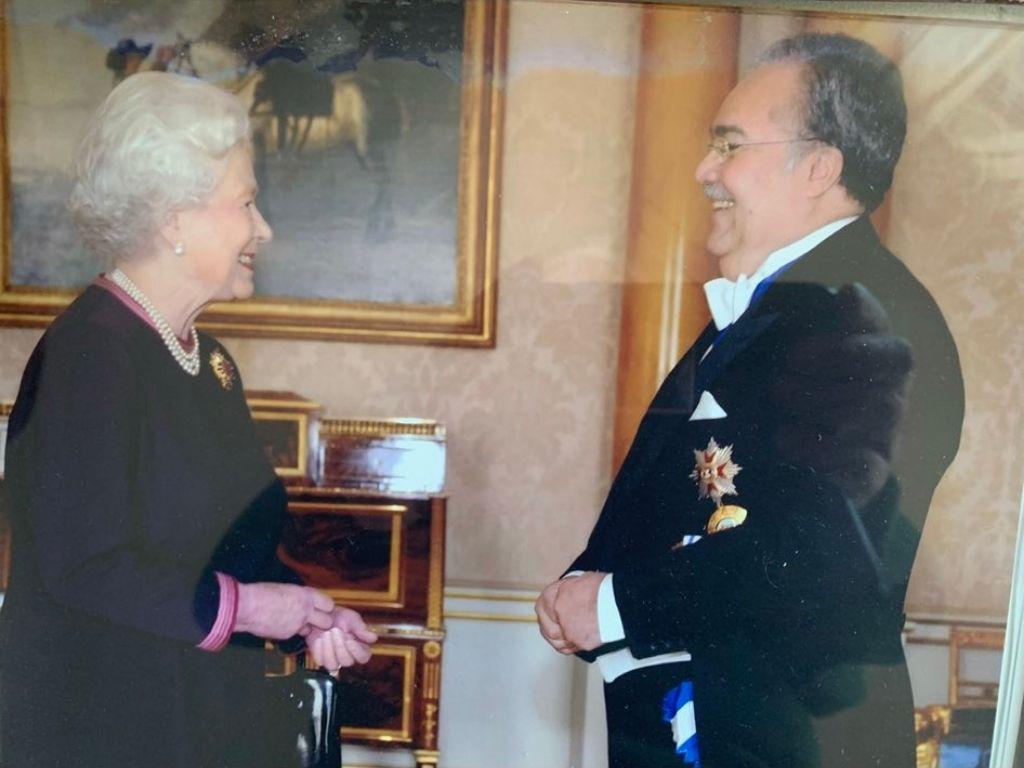 Embajador de Honduras en Londres felicita a Isabel II por sus 70 años de reinado