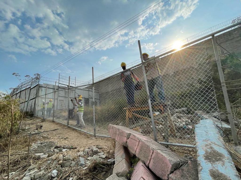 $!La cárcel estaba resguardada con malla ciclón y muros de concreto, también se edificarían torreones.