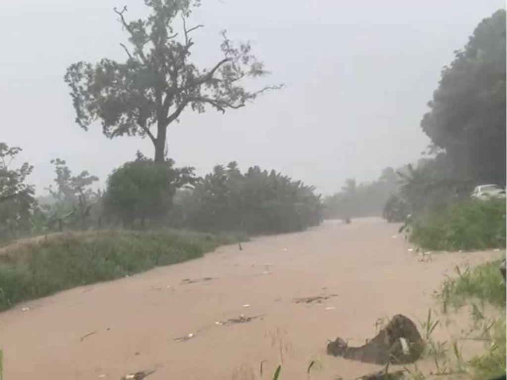 Tormenta Sara ya se hace sentir en Honduras con fuertes lluvias e inundaciones