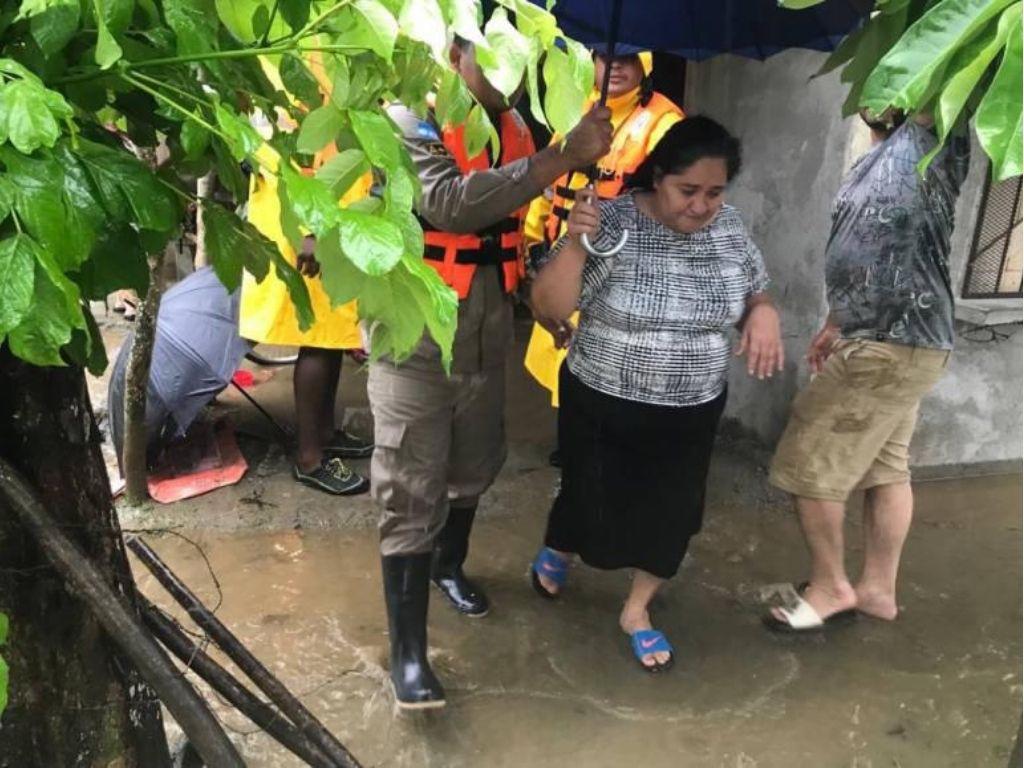 Tormenta Sara ya se hace sentir en Honduras con fuertes lluvias e inundaciones