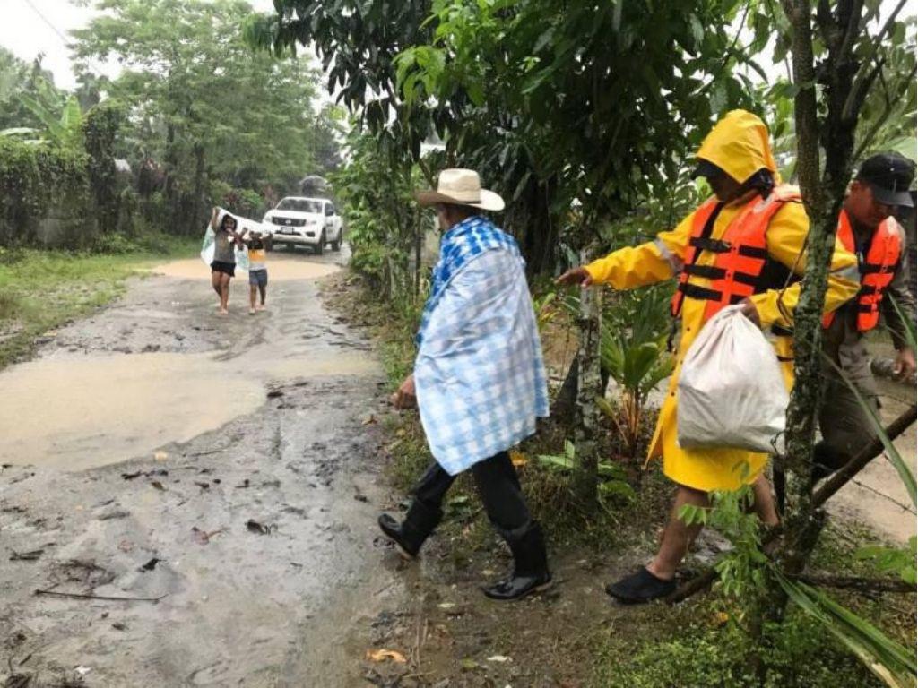 Tormenta Sara ya se hace sentir en Honduras con fuertes lluvias e inundaciones