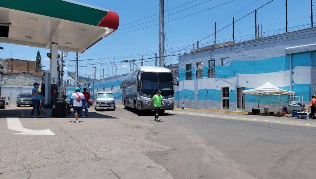 Olimpia-Marathón: La Policía Nacional blinda el Chelato Uclés y los primeros hinchas