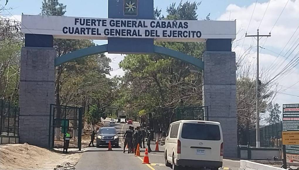 Trasladan al Fuerte Cabañas a los dos generales que testificaron en juicio de JOH