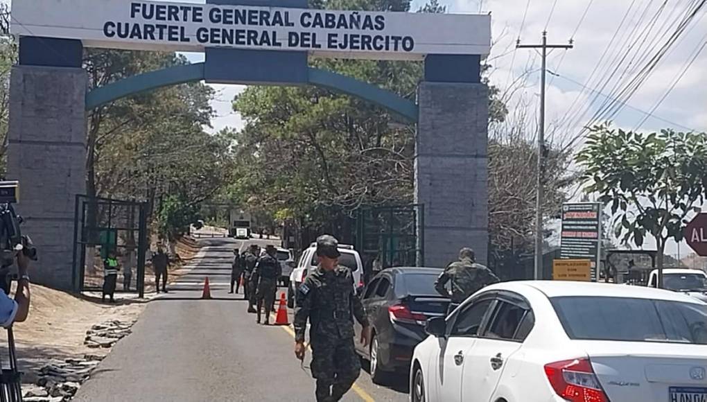 Trasladan al Fuerte Cabañas a los dos generales que testificaron en juicio de JOH